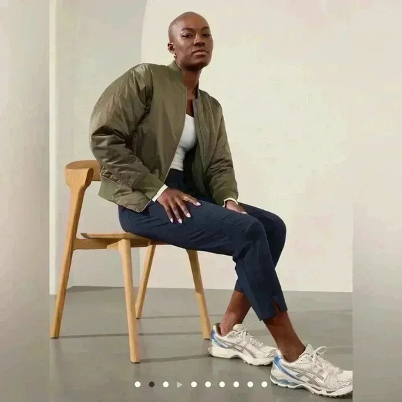 Athleta Brooklyn Mid Rise Ankle Pants | Navy Blue | Size 0 - Picture 2 of 7